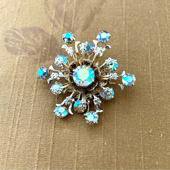Vintage Gold toned Iridescent AB Crystal Rhinestone Flower Brooch - Picture 3 of 7